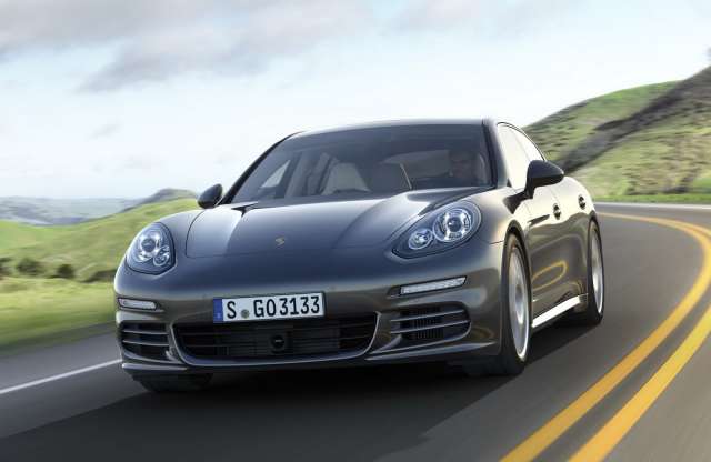 Szentségtörés lehet, de még a Porsche 911-ben is lesz villanymotor