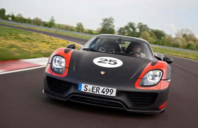 235 millió forint a Porsche 918 Spyder alapára