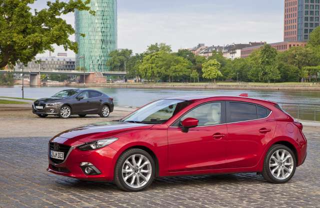 Már úton van, jövő héten Frankfurtban debütál a Mazda3 - részleteit már most bemutatjuk