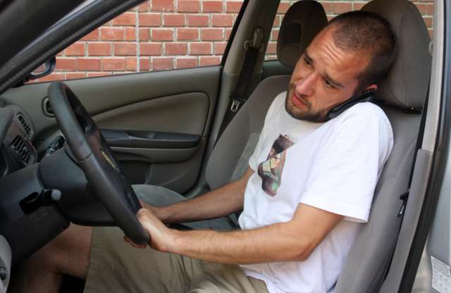 Sok halálos balesetet okoz a vezetés közbeni mobilozás