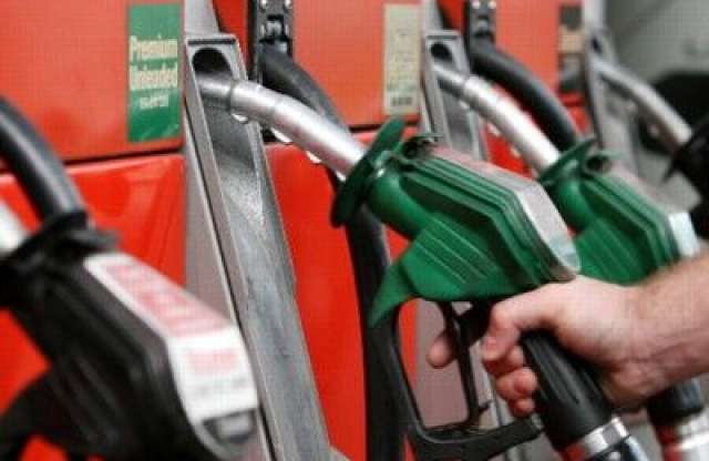 Kellemes meglepetés: hétfőn csökken az üzemanyagok ára