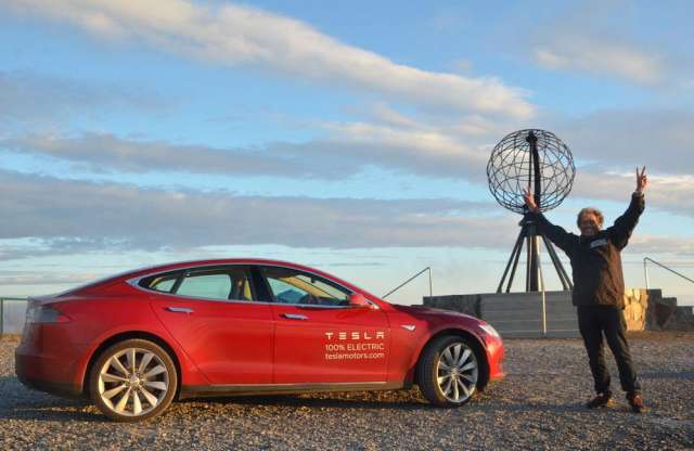 Decemberben a Tesla Model S, éves szinten a Volkswagen Golf volt a norvégok kedvence