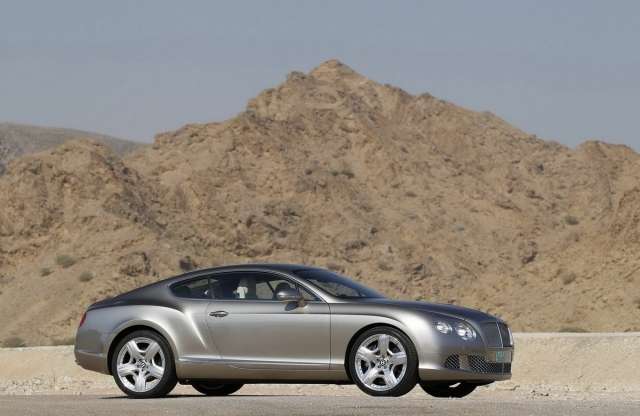 A Continental GT-nél kisebb, de nem sokkal olcsóbb kupét tervez a Bentley