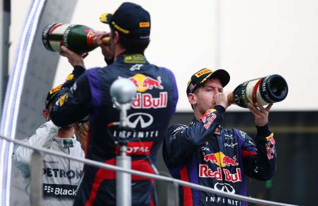 F1: folytatás Malajziában, a Mercedes tart a Red Bulltól