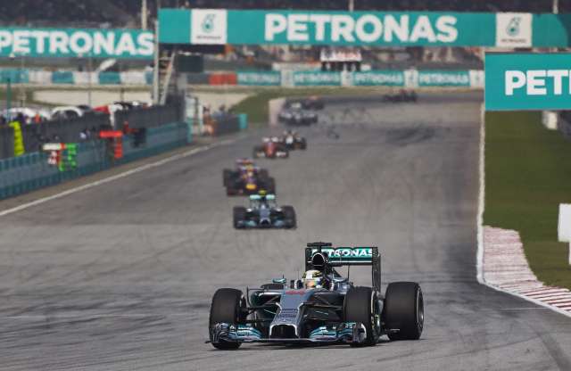 F1 Maláj Nagydíj: Hamilton nyert, elhúzott a Mercedes
