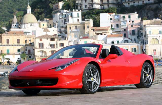 A tavalyi eredmények alapján fejenként 1,25 millióval jutalmazta meg dolgozóit a Ferrari