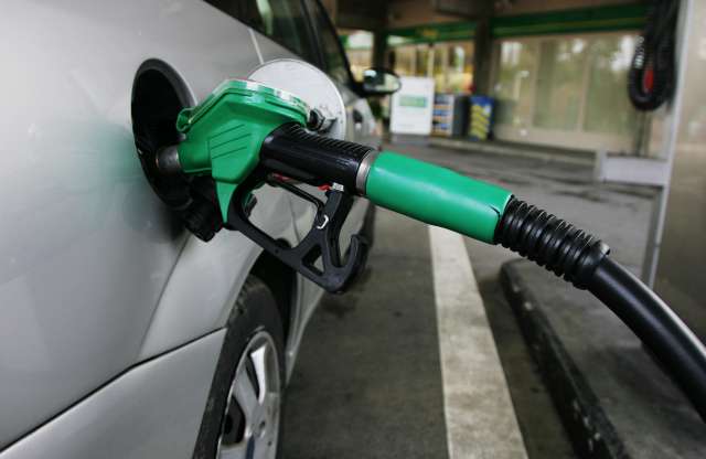 A gázolaj ára nem, a benziné azonban pénteken is emelkedik