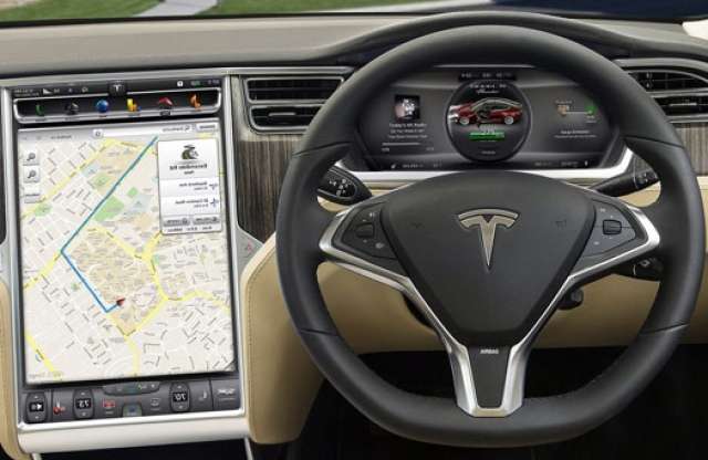 Elkészült a jobbkormányos Tesla Model S, sokat vár tőle a gyár