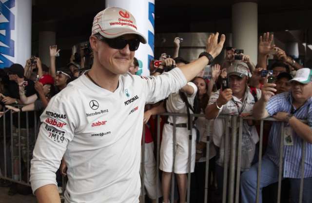 Schumachert átszállították, állítólag képes kommunikálni
