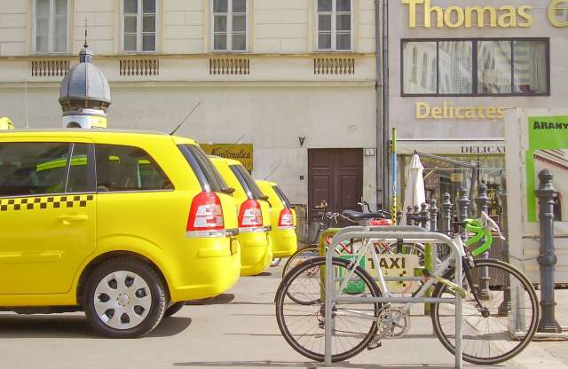 Hamarosan Budapestre is megérkezik az Uber taxialkalmazás