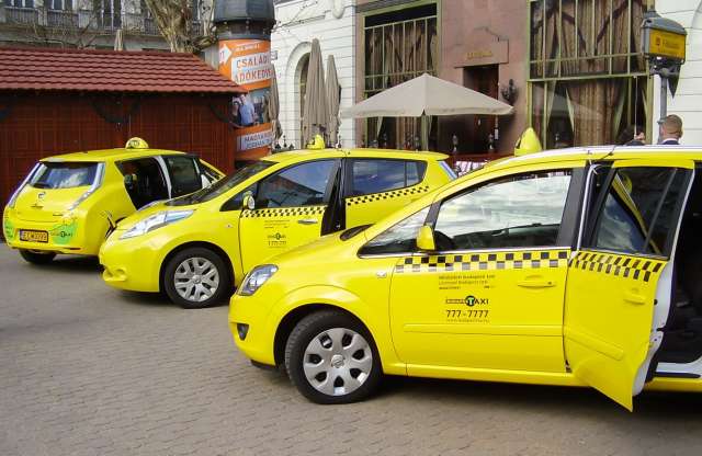 A BKK tovább javítja a budapesti taxik színvonalát, közben további engedélyeket vontak be