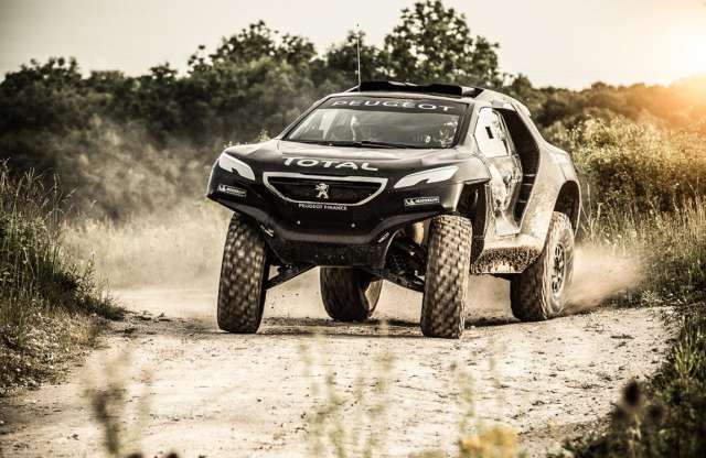 Dakar 2015: ez az autó fog győzni, hiába csak hátul kapar