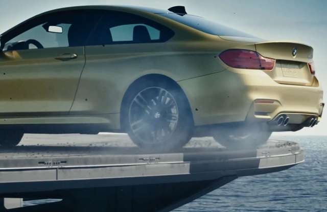 A kanadai BMW reklámfilmje több mint látványos. Anyahajón égeti a gumit az M4