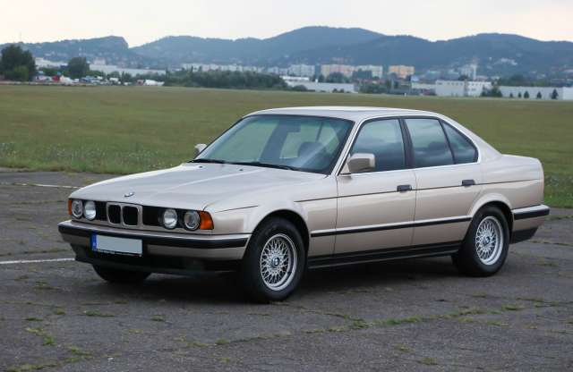 Időutazás: BMW 535iA 1990-ből, mégis újszerűen