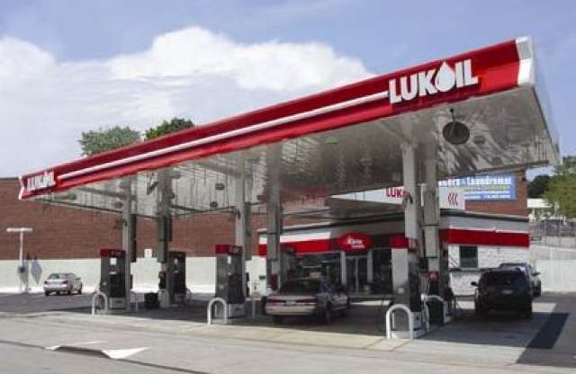 Az egész térségből kivonul az olcsó kútjairól ismert Lukoil