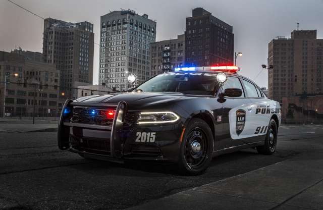 Dodge Charger Pursuit: új rendőrgúnya a 2015-ös modellévre