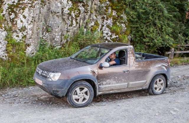 Fotó: képeken a Dacia Duster pickup, ami állítólag gyári