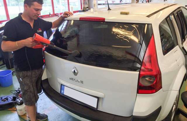 Csak szabályosan, nem csak a megjelenésért: fólia az 1300 eurós Renault Mégane ablakain