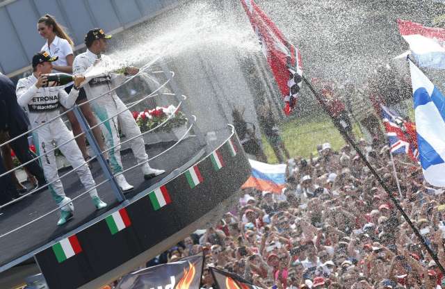 F1 Monza: Hamilton győzött, a Ferrari leszerepelt