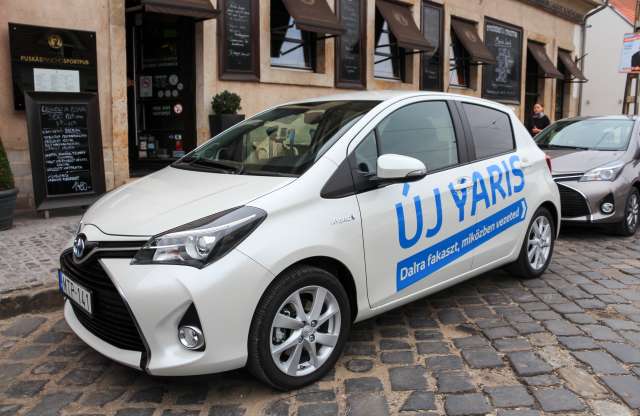 Frissítettnek indult, végül új lett a Toyota Yaris