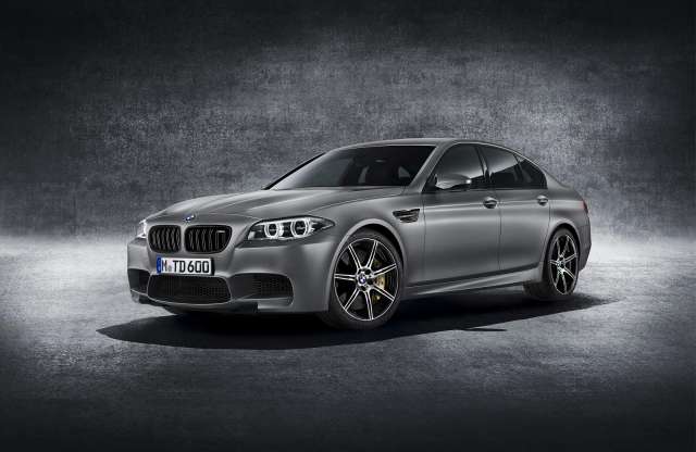 BMW M5: gyorsulás 0-ról 300 km/órára