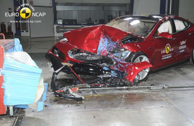 Már a Tesla Model S-t is összetörte az Euro NCAP