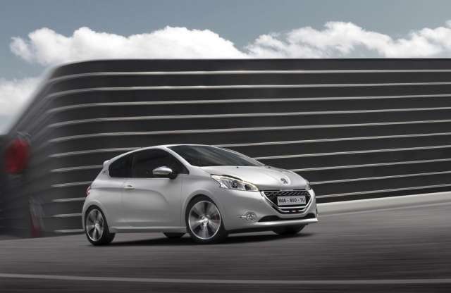 Hibrid sportváltozatokban gondolkozik a Peugeot-Citroën