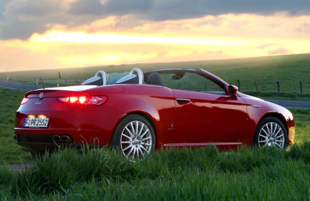 Nem Mazda, hanem Maserati alapon érkezik az új Alfa Romeo Spider