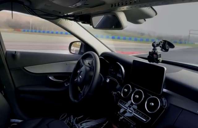 Magyar versenypályán tesztelték a Mercedes önjáró autóját