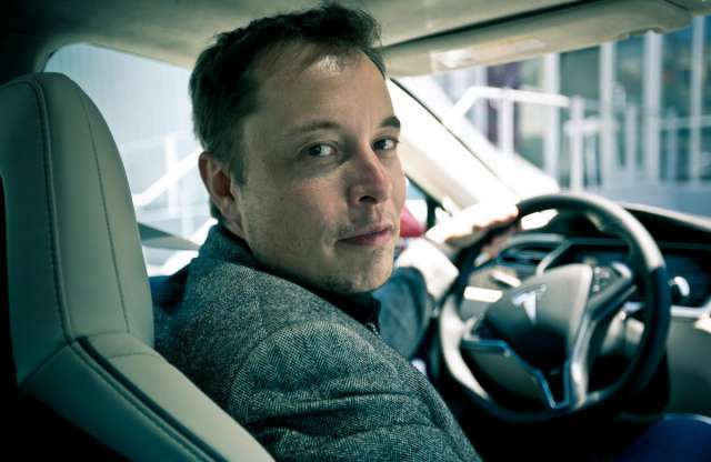 A Tesla vezére szerint az emberek túl veszélyesek vezetés közben