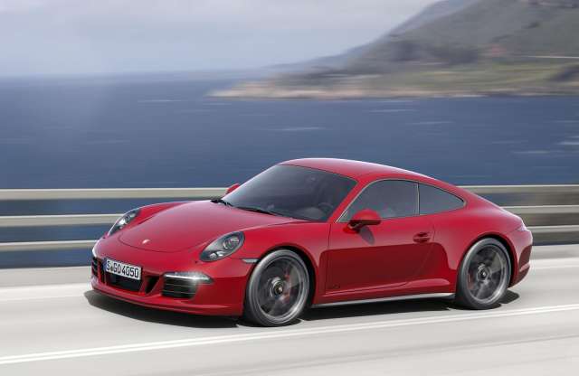 Új motorokkal frissül a Porsche 911-es