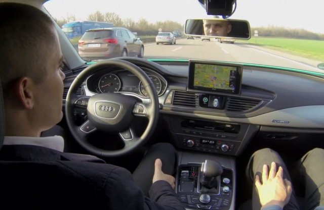 Videón mutatta meg önvezető autóját az Audi