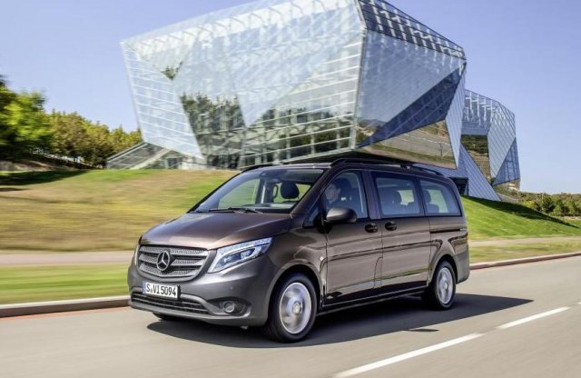 Mercedes-Benz Vito hazai bemutató és transzporter seregszemle