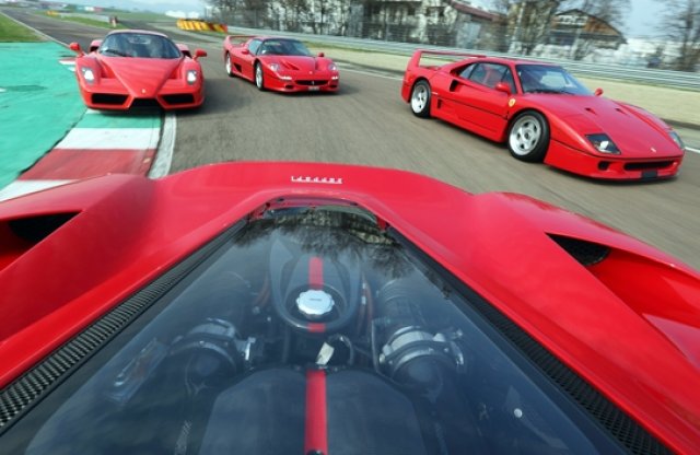 Videó: az elmúlt harminc év Ferrari csúcsgépei egyszerre köröznek a fioranói versenypályán