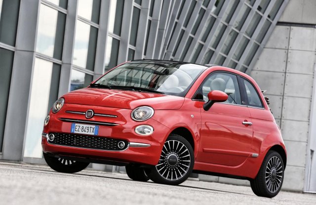 A Fiat leleplezte a nyolc év után megújult 500-ast
