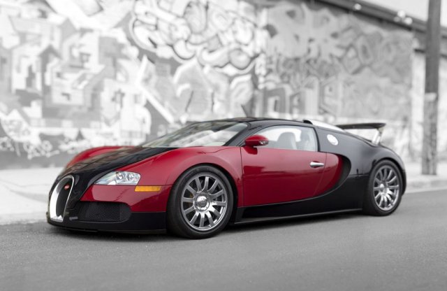 Kalapács alatt a legelső Bugatti Veyron