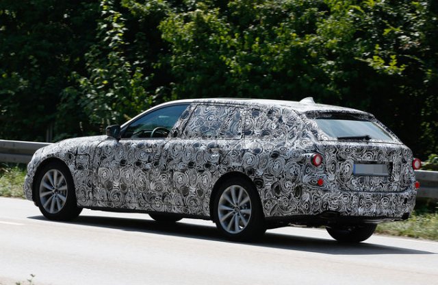 Kémfotók és információk a következő BMW 5-ös Touringról