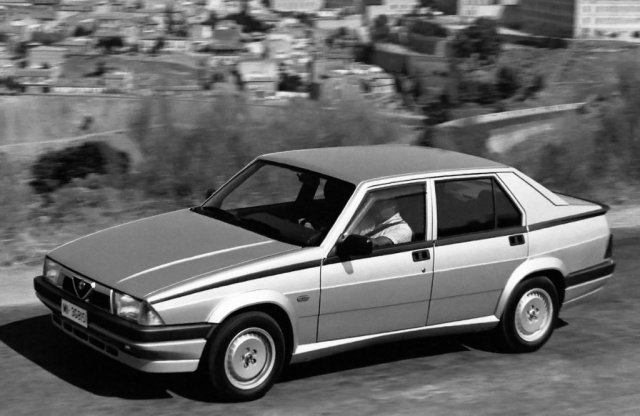 1985-ben jelent meg az utolsó régi, hátsókerekes Alfa Romeo, a 75-ös