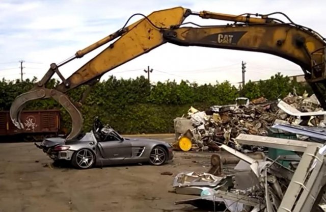 Videó: így tépi szét az acélszáj a Mercedes-Benz SLS AMG-t