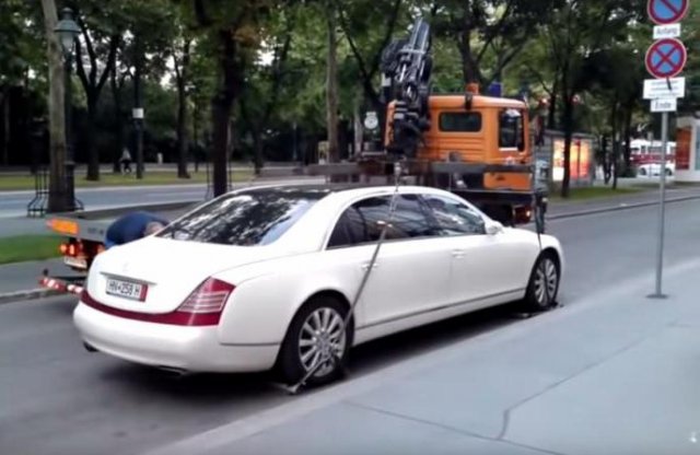 Videó: a Maybach luxusautó túl nagy falat az autószállítónak