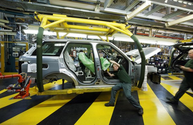 A Defender utódja készülhet a Jaguar Land Rover új, szlovákiai gyárában