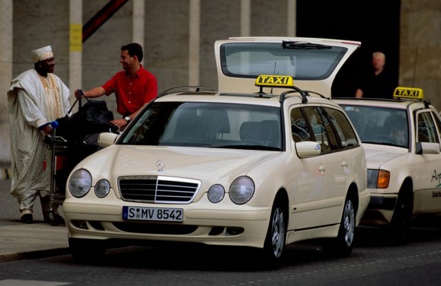 Az országos taxirendelet egyelőre megengedőbb marad a  fővárosinál