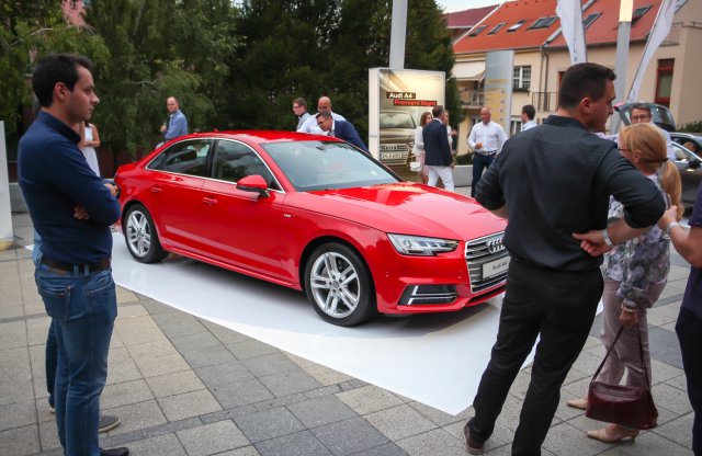 Exkluzív bemutatón láttuk itthon a legújabb (B9) Audi A4-est