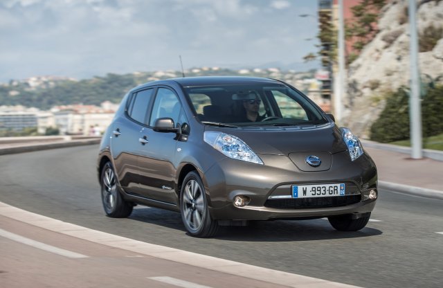Új akkumulátort, nagyobb hatótávot kap a Nissan Leaf