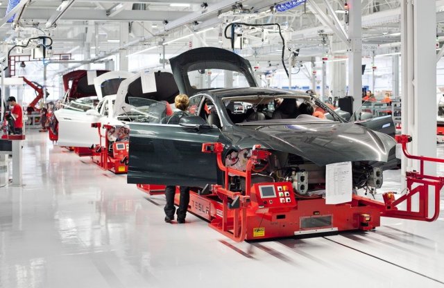 A Tesla holland gyárát továbbiak követhetik Európában, a Tesla azonban aligha lesz a  mi autónk