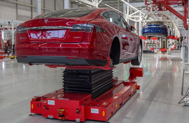 Nem csak gyárat, helyi vegyesvállalatot is alapíthat a Tesla Kínában