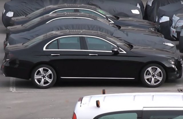 Még egyszer képen és videón az új Mercedes-Benz E-osztály, ezúttal alig álcázva