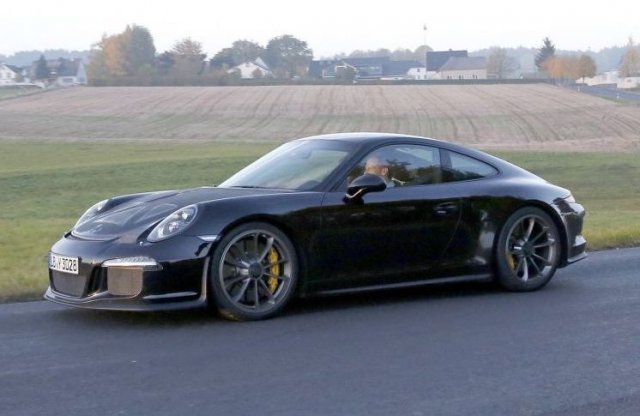Turbó nélküli, kéziváltós purista  csúcsváltozat készül a Porsche  911-esből