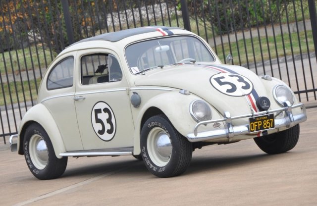 Egy aukción 86 ezer dollárért kelt el a Herbie filmek egykori autója