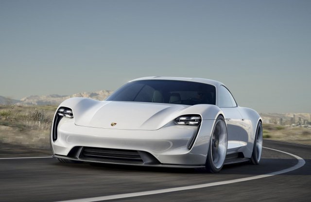A Porsche vezetése zöld utat adott a Mission E koncepciónak, azaz  lesz   villanyautójuk